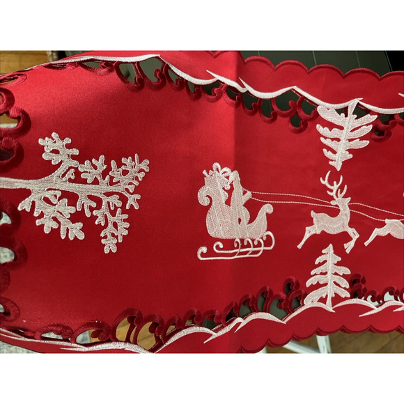 NWT Christmas Santa's Sleigh Table Runner Red Wimpole Street Creations 64" x 13" - Picture 4 of 7